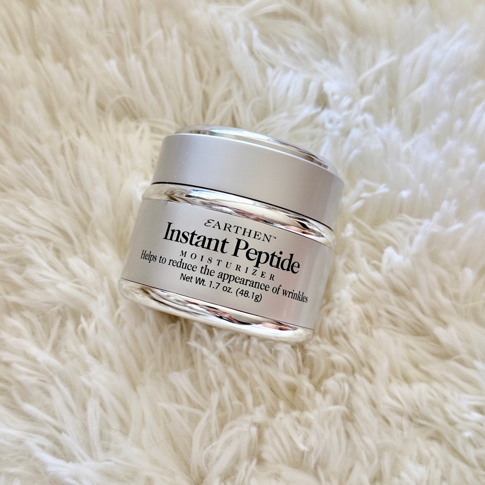 Earthen Instant Peptide Moisturizer Silver Lid